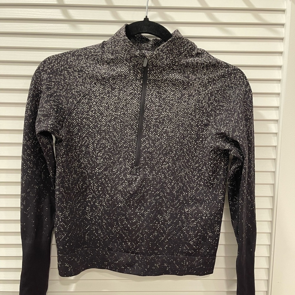 Lululemon Women' Rest Less Cropped Half Zip Size 6 Herringbone Fade Black White